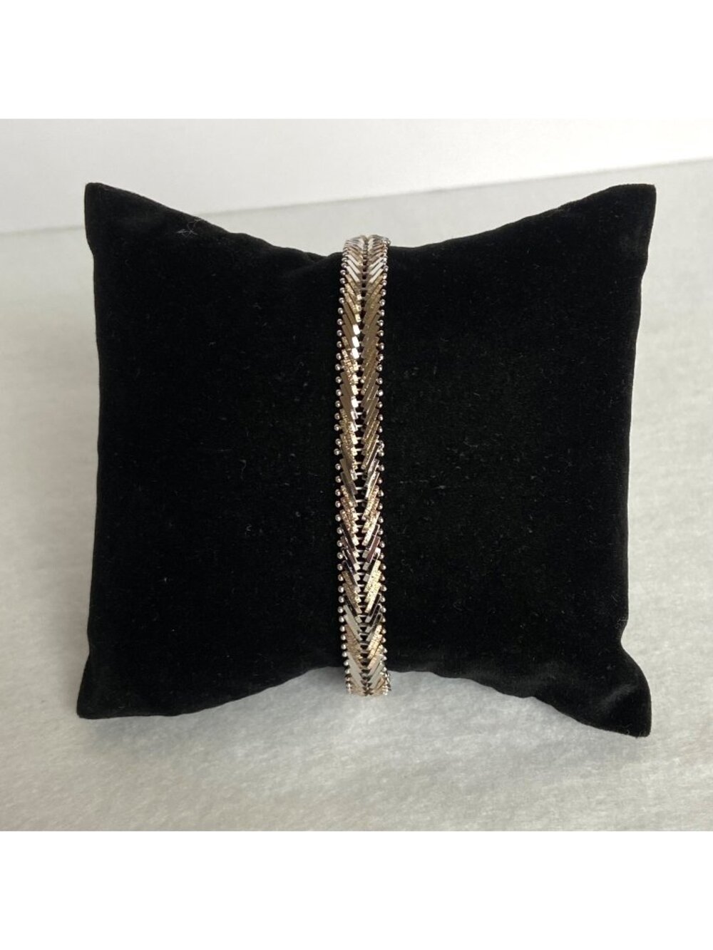 Silver Tone Gold Tone Mixed Metal Riccio V Link Chain Bracelet 8"